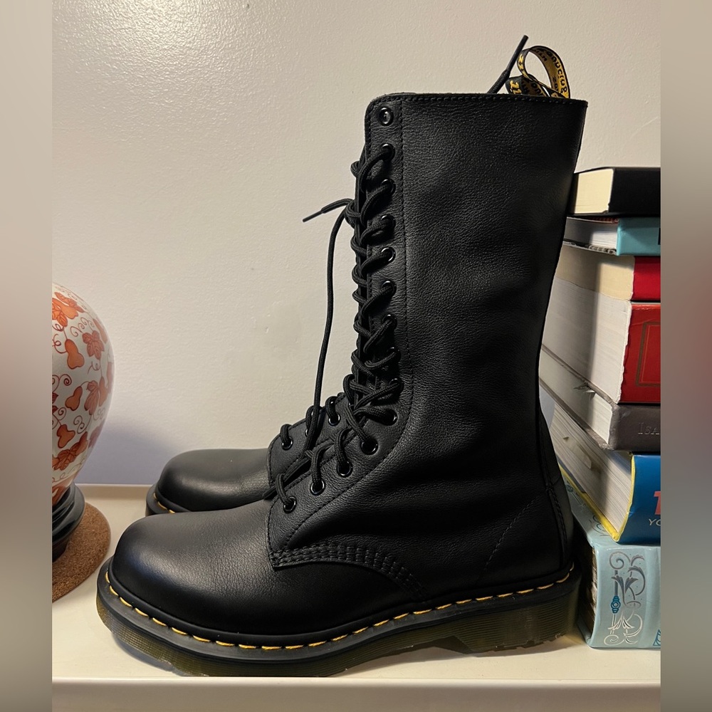 UNISEX Dr. Martens Black Combat Boots